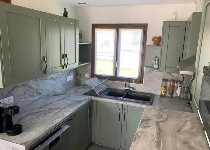 Pretty Norman Pearl With Garden