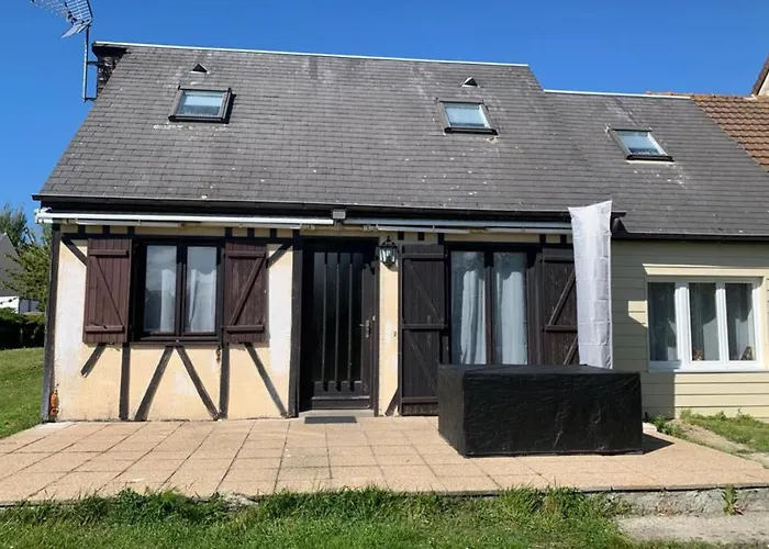 Pretty Norman Pearl With Garden