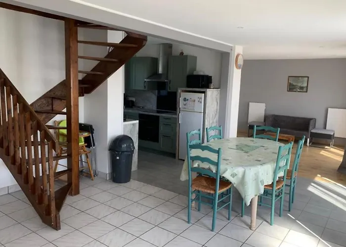 Pretty Norman Pearl With Garden